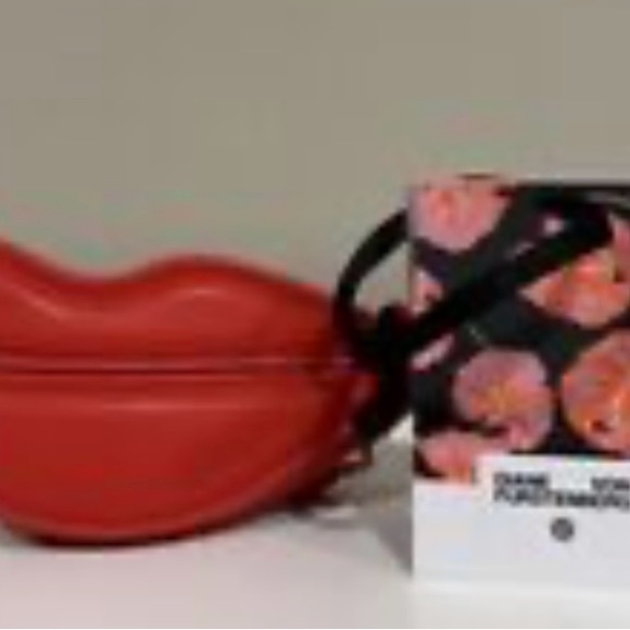 DVF Coin Wallet - Picture 3 of 3